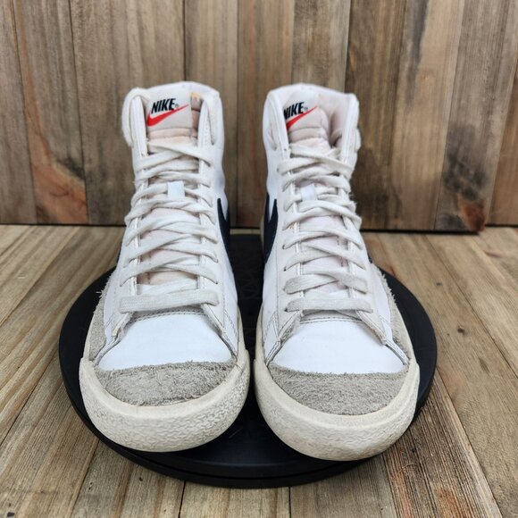Womens Nike Blazer size 7.5 White Leather Athletic Shoes - Picture 2 of 10
